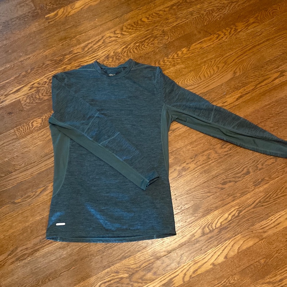 Unipro pullover long sleeve quick dry in men’s medium, dark green color.